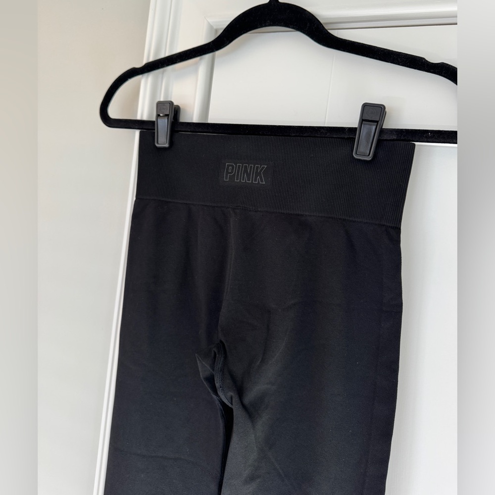 Victoria’s Secret PINK Seamless Leggings – Size Medium